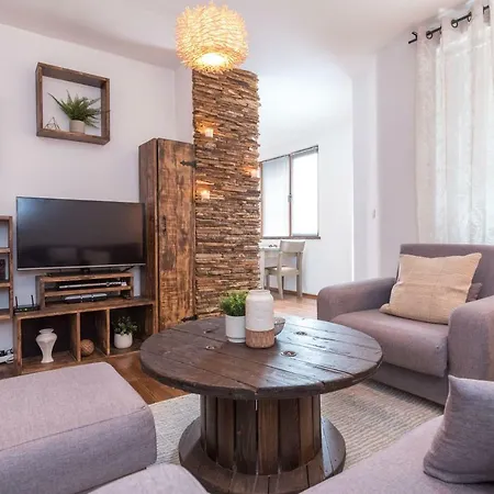 דירה ★ Chic & Elegant 1 Bedroom In Eagle's Nest Complex ★ Close To Gondola And Bar Street בנסקו
